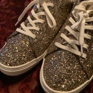 Beautiful glittery gold 👟 sneakers. Size 10